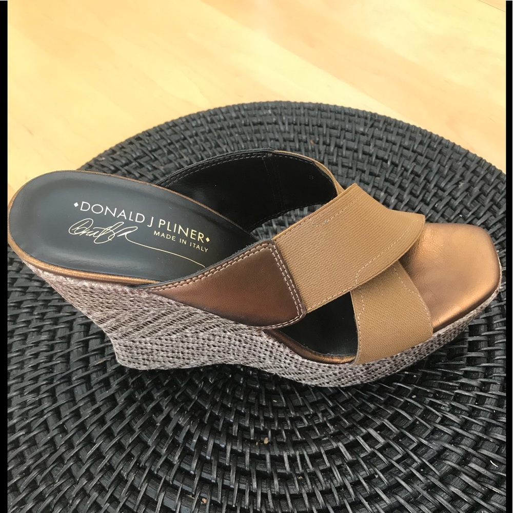 NWOT DONALD J. PLINER Sz 8M PLATFORM Wedges